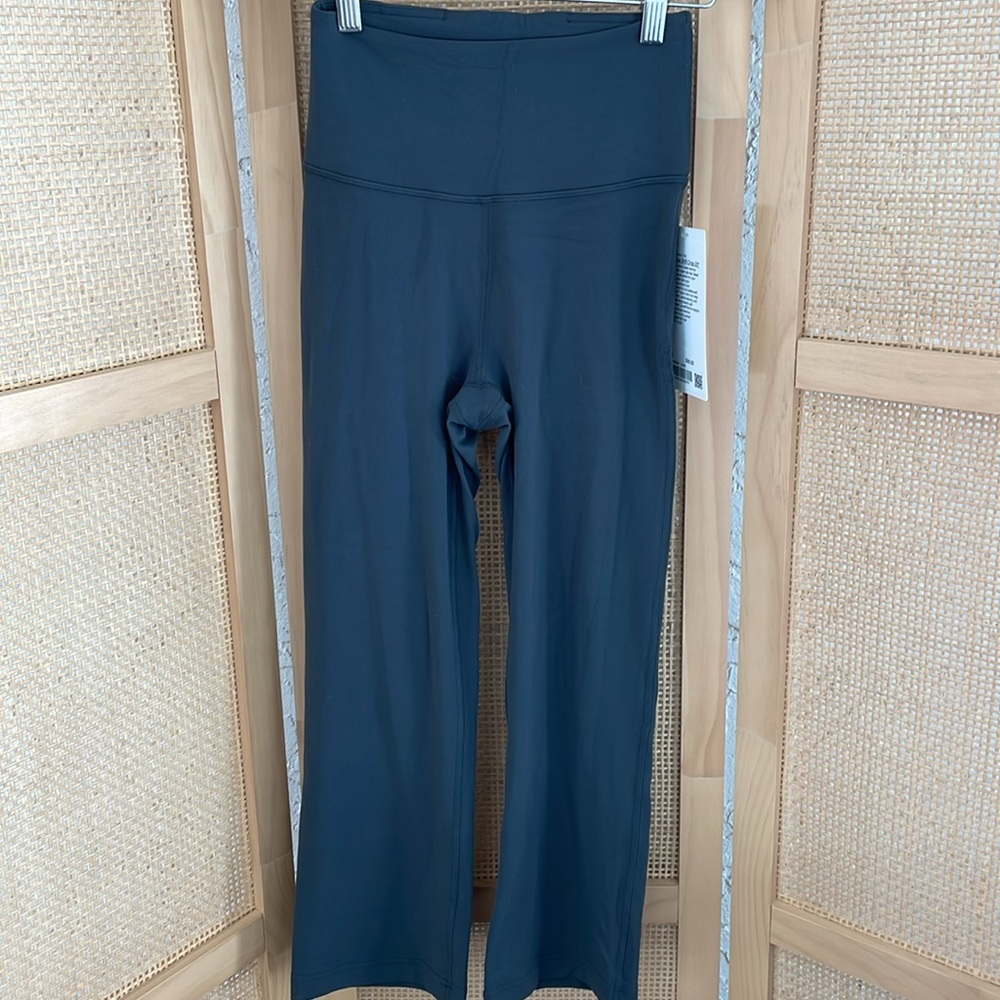 NWT LULULEMON GROOVE SHR SUPER HIGH RISE CROP 23” GRAPHITE GREY SIZE 4 GRAY